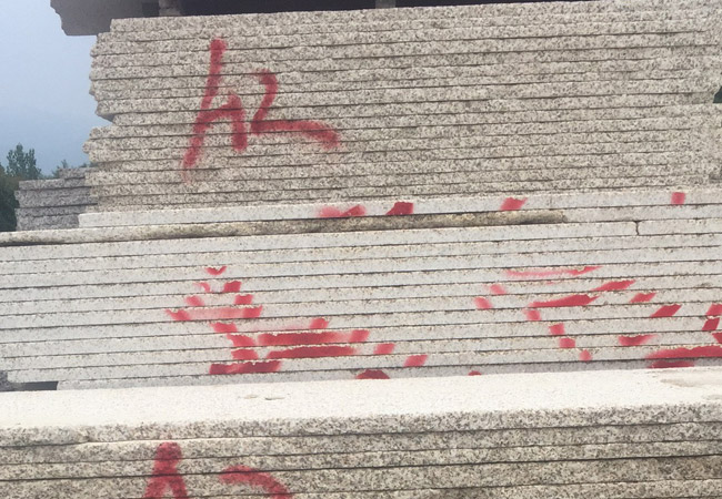 <strong>芝麻灰石材多少錢(qián)一平</strong>